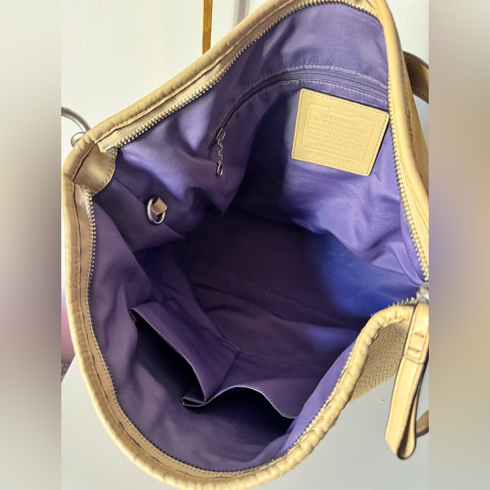 COACH tan pebbled leather hobo-style shoulder bag - Picture 6 of 9